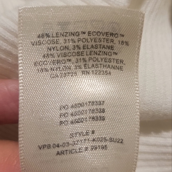 EUC Aritzia white knit crop top size M - Picture 4 of 4